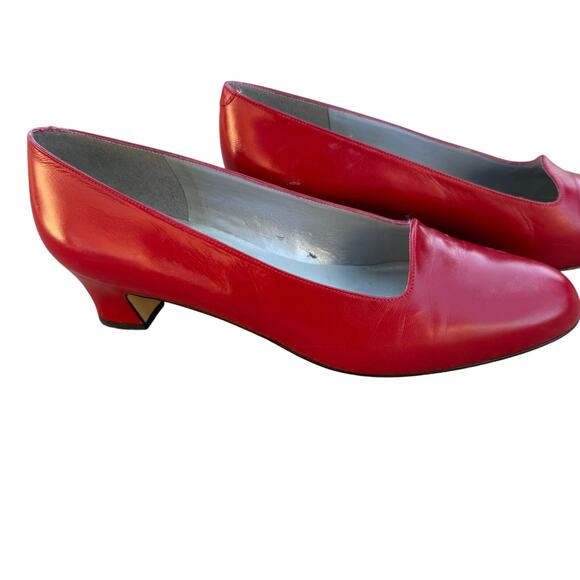 Liz Claiborne Red Leather Low Heel Pumps - Size 7.5 - Picture 3 of 7
